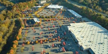 The Latest Warehouse Automation Advancements for US Distribution Centers - Cover Image